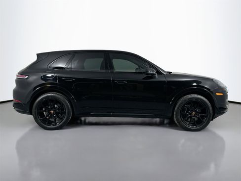 Certified 2025 Porsche Cayenne image 8
