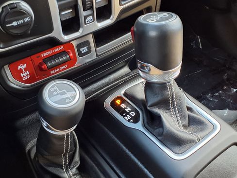 Used 2018 Jeep Wrangler Unlimited Rubicon AWD/4WD image 12