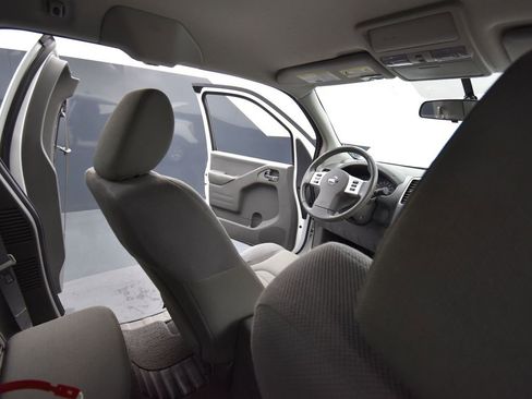 Used 2020 Nissan Frontier S image 19