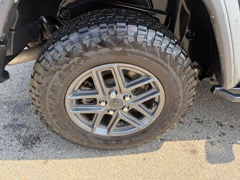 Used 2025 Jeep Wrangler Sport AWD/4WD image 15