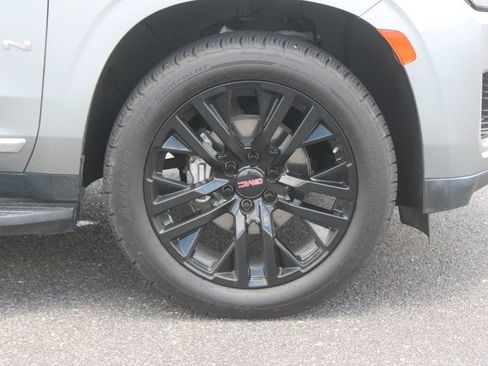 Used 2023 GMC Yukon XL SLT AWD/4WD image 12