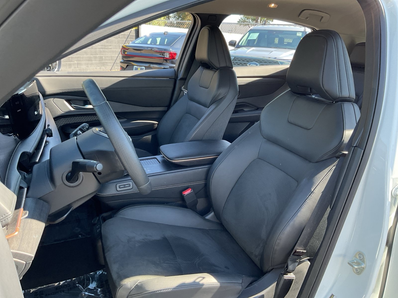 Used 2024 Nissan Ariya FWD image 18