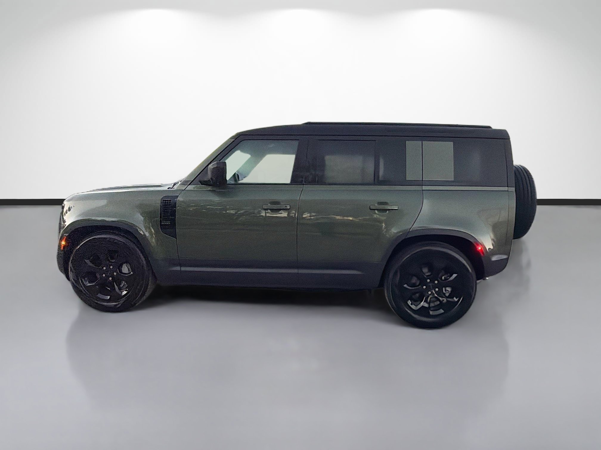 New 2026 Land Rover Defender 110 S AWD/4WD image 2