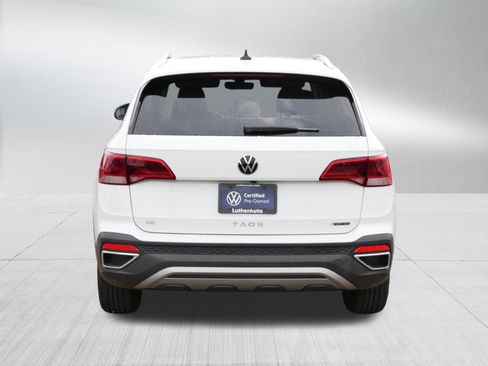 Certified 2024 Volkswagen Taos SE w/ Panoramic Sunroof Package image 6