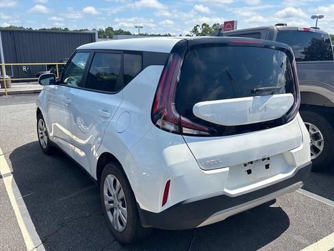 Used 2024 Kia Soul LX FWD image 10