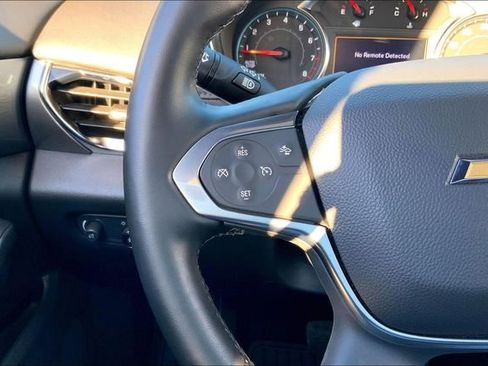 Used 2023 Chevrolet Traverse LT w/ Rear Camera Mirror Package image 18