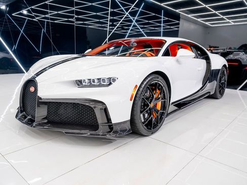 Used 2022 Bugatti Chiron Pur Sport image 9