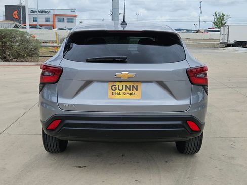 Certified 2024 Chevrolet Trax LS image 4
