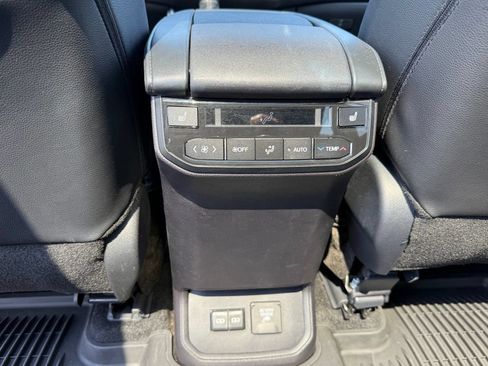 Used 2026 Toyota Highlander Platinum AWD/4WD image 18