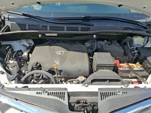 Used 2019 Toyota Sienna XLE Premium FWD image 28