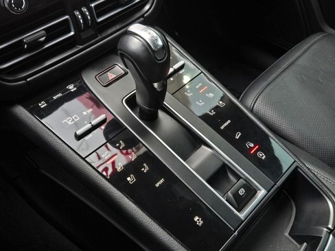 Used 2024 Porsche Macan image 20