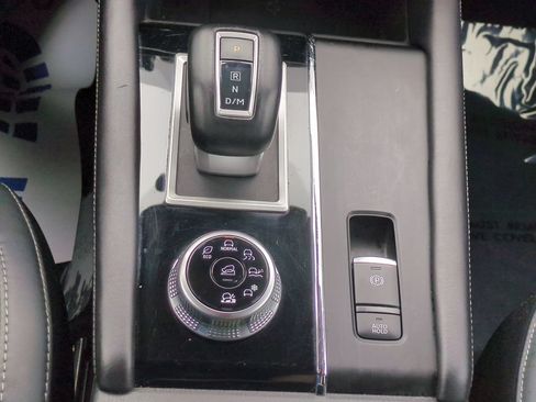 Used 2024 Mitsubishi Outlander AWD image 11