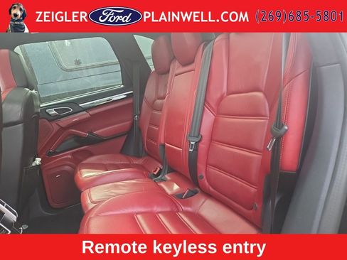Used 2017 Porsche Cayenne Turbo w/ Premium Plus Package AWD/4WD image 4