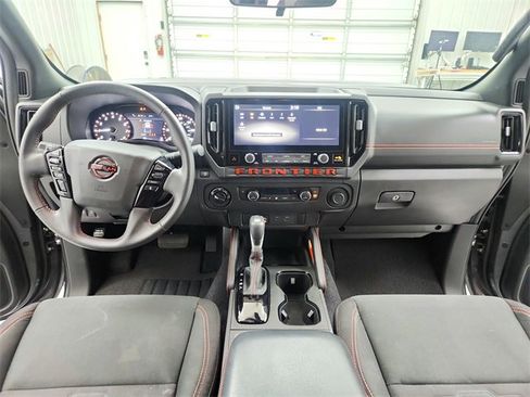 Used 2025 Nissan Frontier PRO-4X image 24