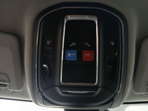 Used 2024 Jeep Grand Cherokee Laredo RWD image 7