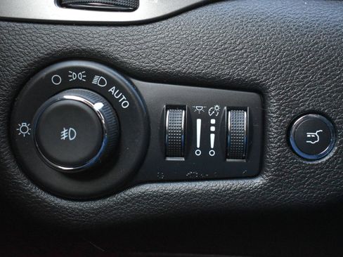 Used 2021 Jeep Cherokee Latitude Lux w/ Comfort/Convenience Group image 18