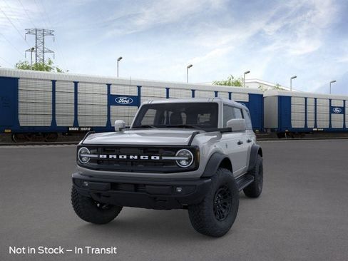 New 2026 Ford Bronco Outer Banks w/ Sasquatch Package AWD/4WD image 2