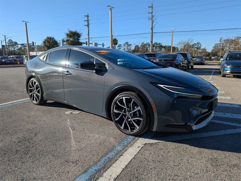 Used 2024 Toyota Prius Prime SE image 8