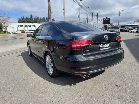 Used 2017 Volkswagen Jetta S image 2