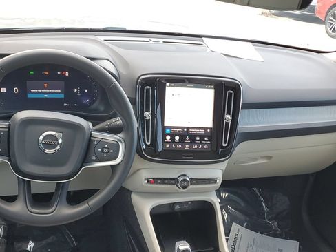 Used 2025 Volvo XC40 B5 Plus AWD/4WD image 21