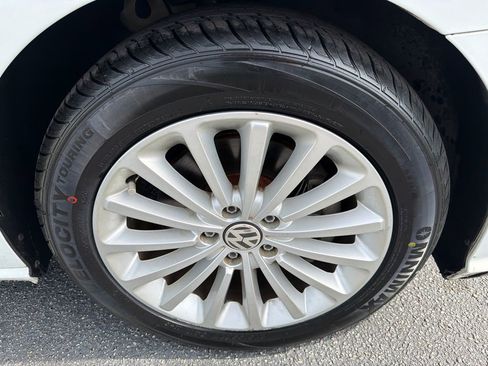 Used 2017 Volkswagen Passat 1.8T SE FWD image 12