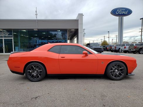 Used 2016 Dodge Challenger R/T Scat Pack w/ Leather Interior Group image 4