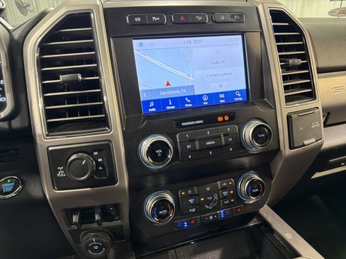 Used 2020 Ford F250 Platinum w/ FX4 Off-Road Package AWD/4WD image 18
