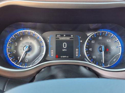 Used 2023 Chrysler Voyager LX image 28