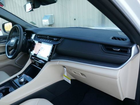 New 2026 Jeep Grand Cherokee Limited image 13