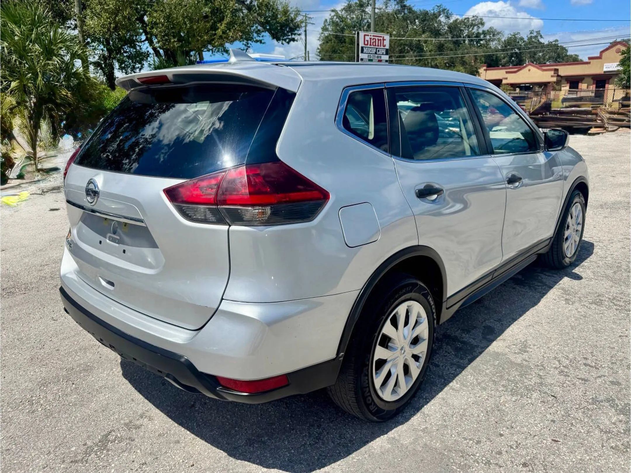 Used 2020 Nissan Rogue S FWD image 5