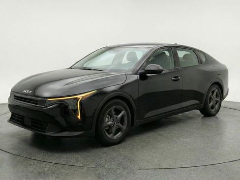 Used 2025 Kia K4 LXS image 3