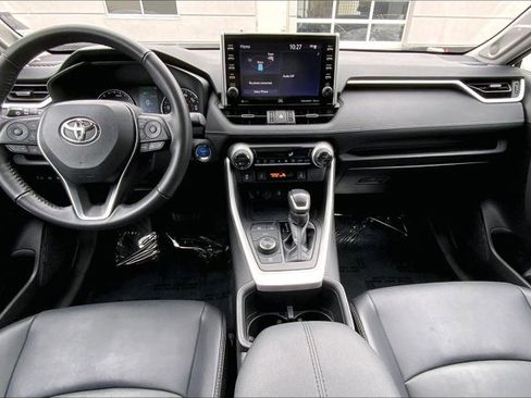 Used 2022 Toyota RAV4 XLE Premium image 15