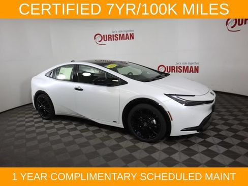 Used 2025 Toyota Prius AWD image 40