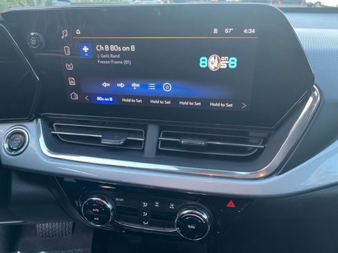 Used 2025 Chevrolet Trax LT image 18