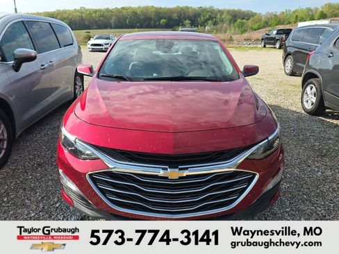 Used 2025 Chevrolet Malibu LT FWD image 2