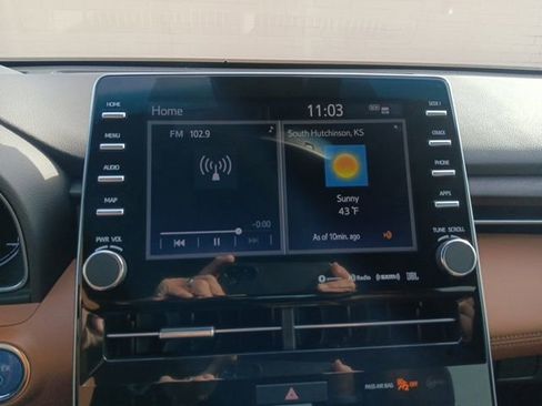 Used 2020 Toyota Avalon Limited image 35