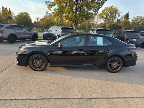 Used 2023 Toyota Camry SE image 1