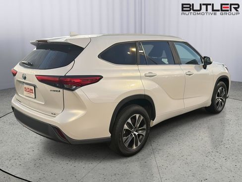 Used 2023 Toyota Highlander XLE FWD image 6