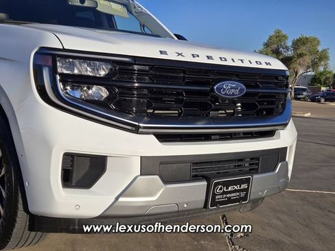Used 2025 Ford Expedition Platinum AWD/4WD image 8