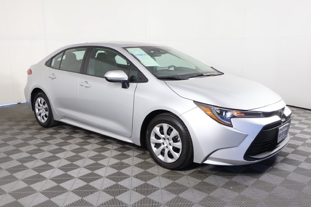 Used 2025 Toyota Corolla LE FWD image 3