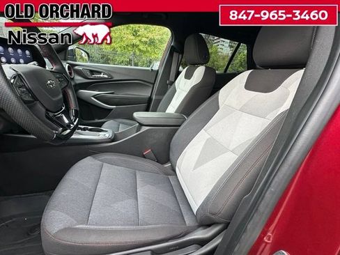 Used 2025 Chevrolet Trax RS w/ Driver Confidence Package FWD image 9