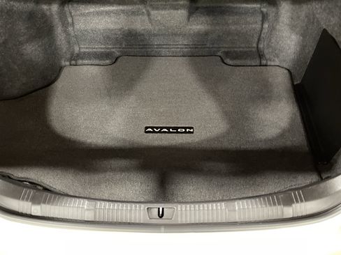 Used 2013 Toyota Avalon Limited image 12