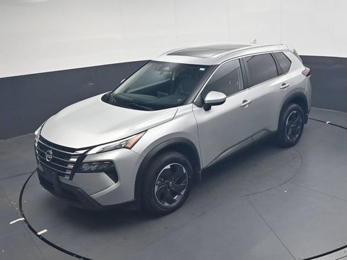 Used 2025 Nissan Rogue SV w/ SV Premium Package FWD image 41