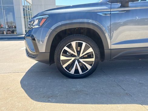 Used 2022 Volkswagen Taos SE image 27