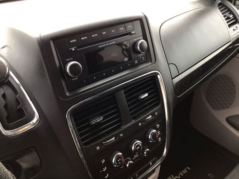 Used 2017 Dodge Grand Caravan SE image 14