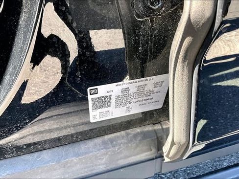 Used 2023 Chevrolet Suburban High Country image 3