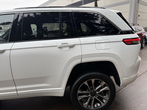 Used 2024 Jeep Grand Cherokee Overland image 7