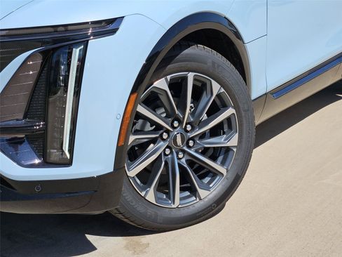 New 2026 Cadillac Lyriq Sport w/ LPO, Floor Liner Package AWD/4WD image 8