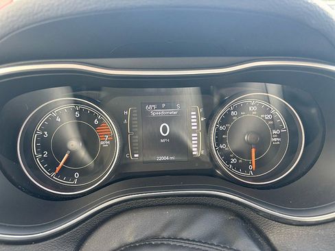 Used 2021 Jeep Cherokee Latitude Plus AWD/4WD image 24