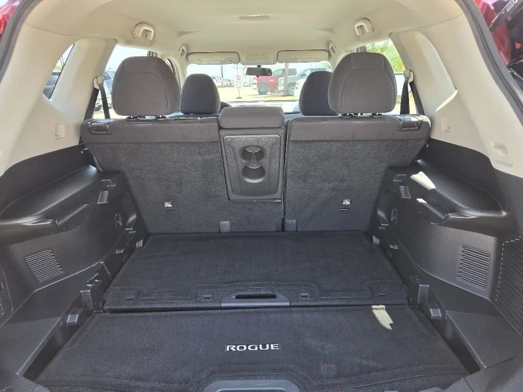 Used 2015 Nissan Rogue S FWD image 7